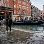 Acqua alta Venezia, allarme massimo: piazza San Marco allagata, atteso nuovo picco [LIVE]