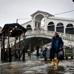 Acqua alta a Venezia, è record: marea a 150 cm in città, 3° superamento in 6 giorni [FOTO]