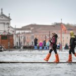 Acqua alta Venezia, allarme massimo: piazza San Marco allagata, atteso nuovo picco [LIVE]