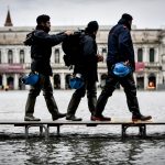 Acqua alta a Venezia, è record: marea a 150 cm in città, 3° superamento in 6 giorni [FOTO]