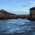 Maltempo Firenze, fiumi in piena: allagamenti diffusi e strade chiuse, l’Arno al primo livello di guardia [FOTO]