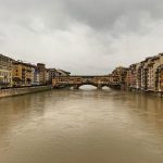 Maltempo Firenze, fiumi in piena: allagamenti diffusi e strade chiuse, l’Arno al primo livello di guardia [FOTO]