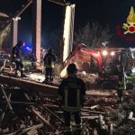 Esplode cascinale ad Alessandria, “un boato e poi grida di aiuto”: morti 3 vigili del fuoco, 3 feriti. Trovati timer [NOMI, FOTO e VIDEO]