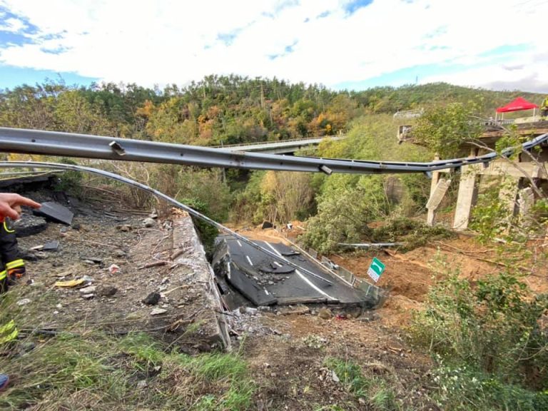 maltempo liguria frana viadotto a6 torino savona