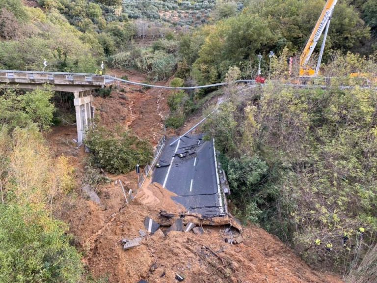 maltempo liguria frana viadotto a6 torino savona