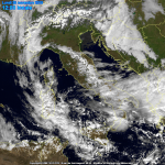 Allerta Meteo, freddo invernale e forti temporali al Sud. Al Nord, invece, caldo incredibile dopo le alluvioni: +22°C in Liguria!