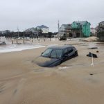 Meteo, violento Nor’easter negli USA: Outer Banks sepolte dalla sabbia [FOTO]