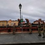 Maltempo, storica piena dell’Arno in Toscana: “non era così dal 1992”. Coprifuoco a Pisa, in azione l’esercito [FOTO e VIDEO]