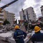 Terremoto Albania, si scava tra le macerie: il bilancio delle vittime sale a 40, anche 4 bambini [FOTO]