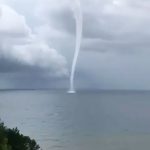 Maltempo, prime avvisaglie della tempesta del weekend: nubifragio a Genova, tornado sull’arcipelago Toscano [FOTO e VIDEO]