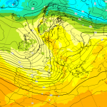 Previsioni Meteo, inverno indietro tutta: forte maltempo e caldo anomalo con lo scirocco, verso Natale all’insegna di un clima autunnale