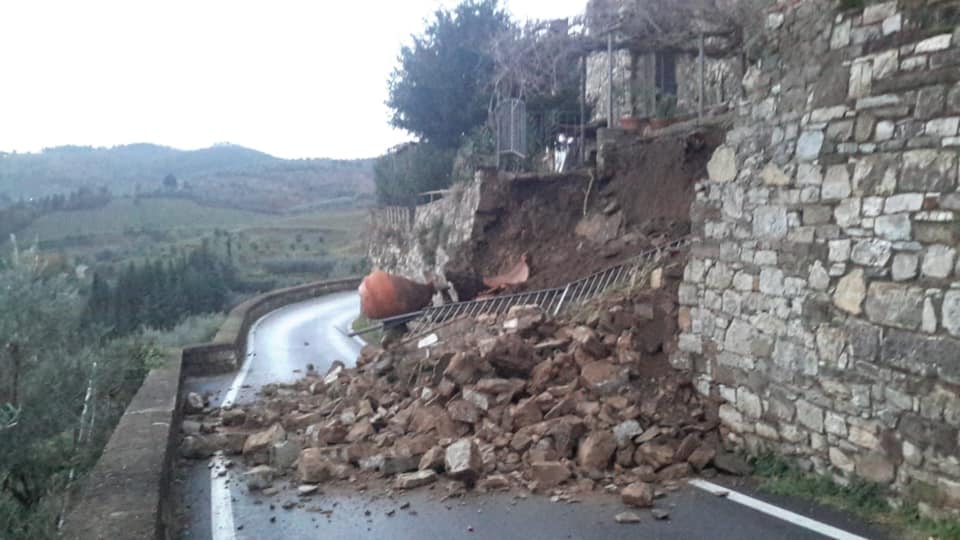 crollo muro medievale greve in chianti