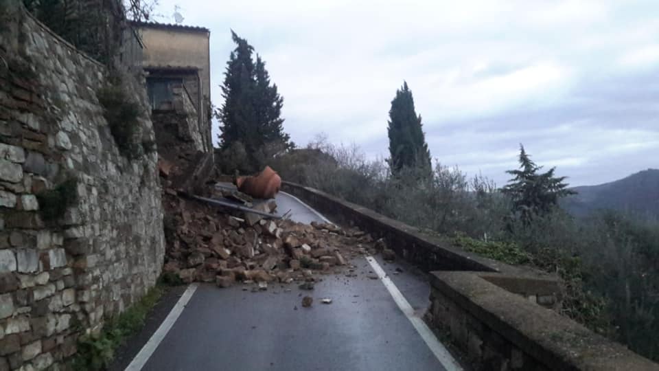 crollo muro medievale greve in chianti