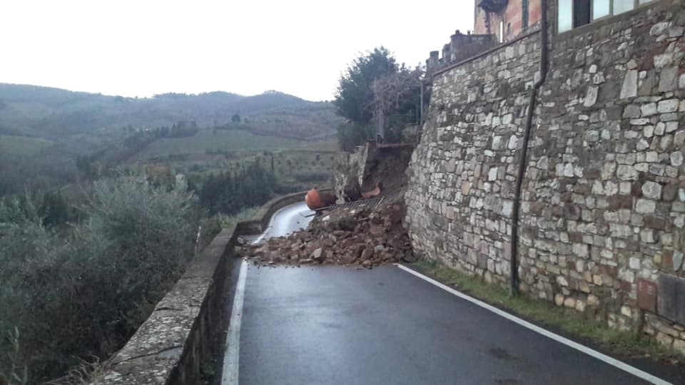 crollo muro medievale greve in chianti