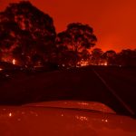 Emergenza incendi in Australia: “scene terrificanti”, 2 morti e 4mila intrappolati in spiaggia [FOTO]