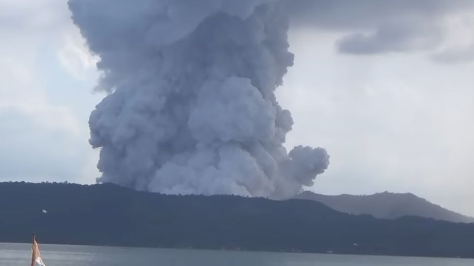 eruzione vulcano taal