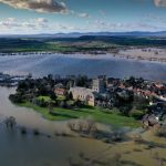 Maltempo, alluvione in Inghilterra: Tewskesbury circondata dalle inondazioni, nuova allerta per la tempesta Jorge nel weekend