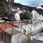 Maltempo, violentissima mareggiata-tsunami devasta la nota località balneare calabrese di Favazzina: “è tutto distrutto, nulla sarà più come prima” [FOTO e VIDEO]