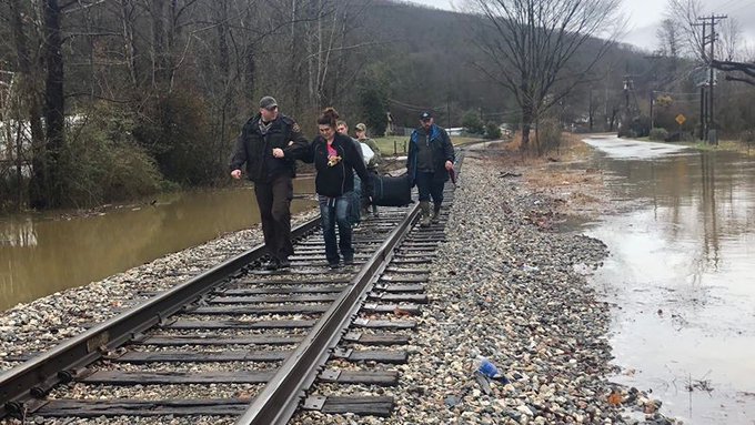 Violente Tempeste Nel Sud Degli USA: Alluvioni E Tornado Lasciano Le ...