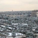 Meteo, rarissima nevicata imbianca Baghdad: evento storico, nella capitale dell’Iraq non era mai caduta così tanta neve [FOTO e VIDEO]