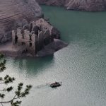 Il lago si abbassa e riemerge l’antica dogana, un tempo al confine con l’Austria [FOTO]