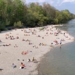 Coronavirus, in Germania oggi pomeriggio tutti in riva ai fiumi: la lezione tedesca contro il lockdown della follia