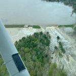 Allarme in Michigan, crollano dighe per forti piogge: parti di Midland potrebbero finire sotto 2,7 metri d’acqua, 10 mila evacuati [FOTO e VIDEO]