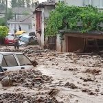 Devastante alluvione in Turchia, strade come fiumi, case allagate e auto spazzate via a Kestel: morti e dispersi [FOTO e VIDEO]