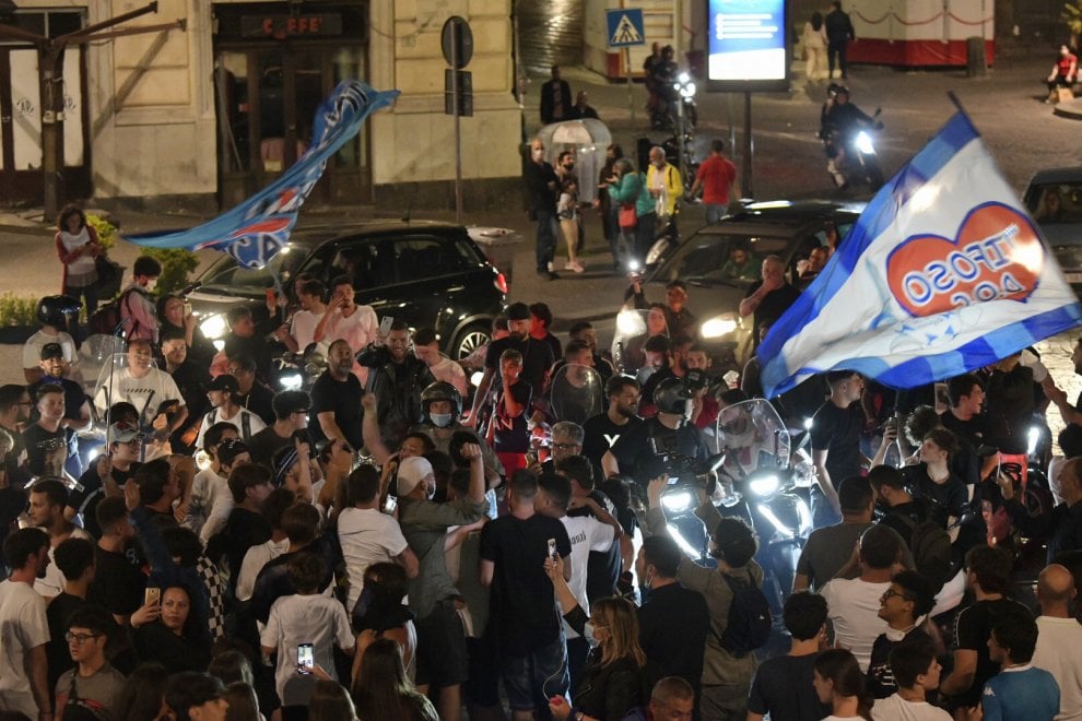 napoli festa coppa italia assembramenti