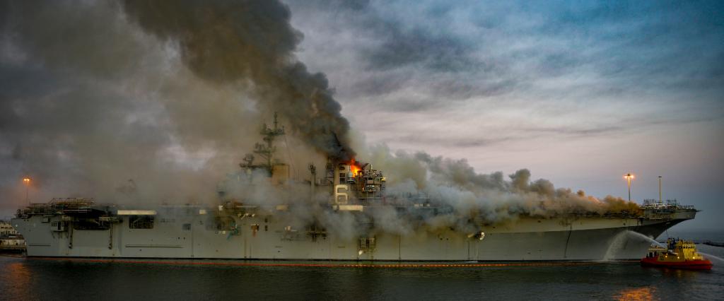 esplosione incendio marina usa san diego