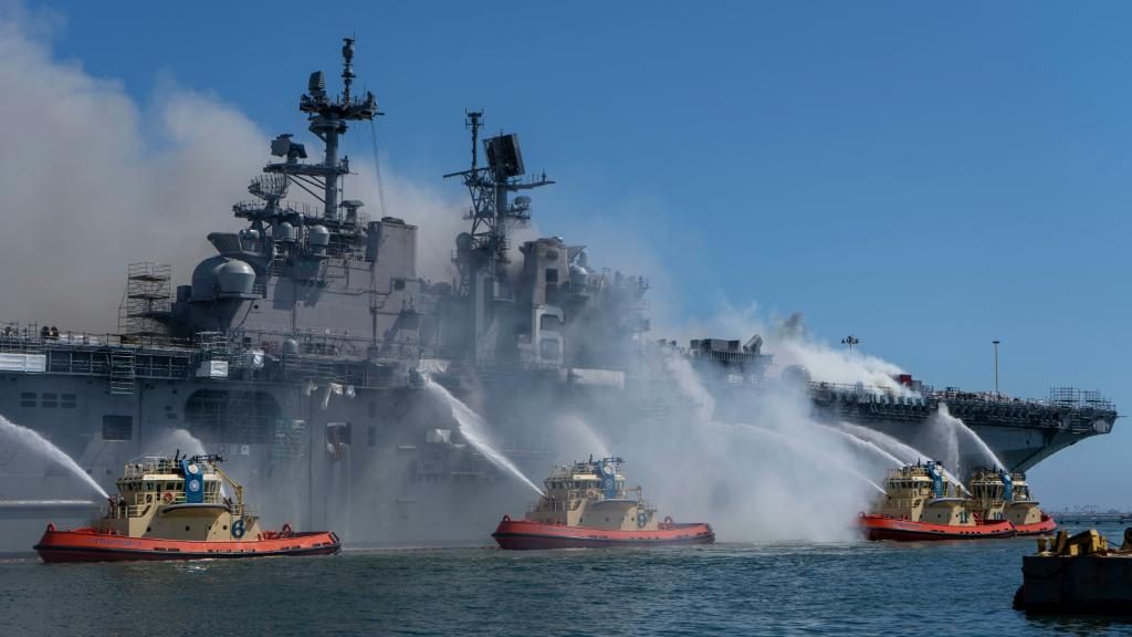 esplosione incendio marina usa san diego