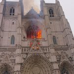 Francia, vasto rogo nella Cattedrale di Nantes: trovati inneschi, si apre la pista dell’incendio doloso [FOTO e VIDEO]