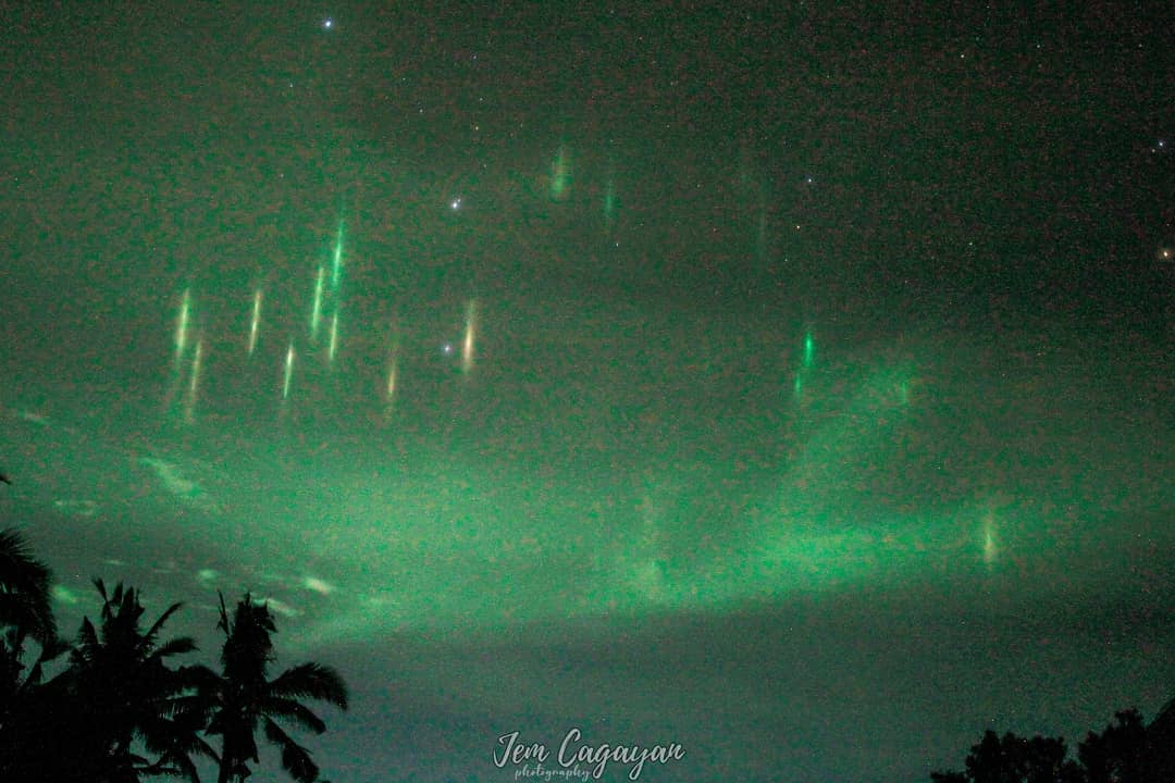 foto pilastri luce terremoto filippine