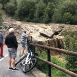 Maltempo Lombardia, frana in Valmalenco per violento temporale: fiume di fango sulla strada, almeno 3 morti [FOTO]