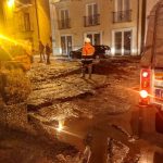 Maltempo, alluvione e fiume di fango a Monteforte Irpino e Sarno: strade invase e auto trascinate, centinaia di evacuati [FOTO]