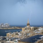 Maltempo a Malta, tempesta di fulmini su La Valletta e la pioggia devasta Xwejni Bay a Gozo [FOTO]