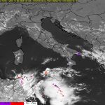 Maltempo, enorme “MCS” temporalesco tra Malta e Sicilia: temporali violentissimi, tempeste di pioggia e fulmini [LIVE]