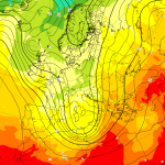 Previsioni Meteo, rarissimo “doppio Ciclone” sul Nord Italia a metà settimana: provocherà una bomba di maltempo