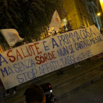 Coronavirus, Napoli non ci sta: maxi-protesta contro le restrizioni, scontri con la polizia: feriti [FOTO e VIDEO LIVE]