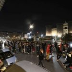 Coronavirus, Napoli non ci sta: maxi-protesta contro le restrizioni, scontri con la polizia: feriti [FOTO e VIDEO LIVE]