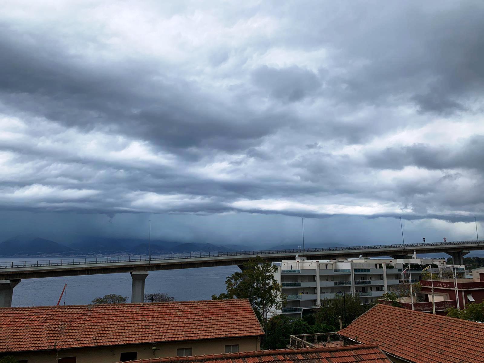 shelf cloud stretto di messina 27 ottobre 2020