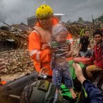 Il Tifone Vamco devasta le Filippine: venti oltre i 155km orari e violente inondazioni su Manila [FOTO e VIDEO]