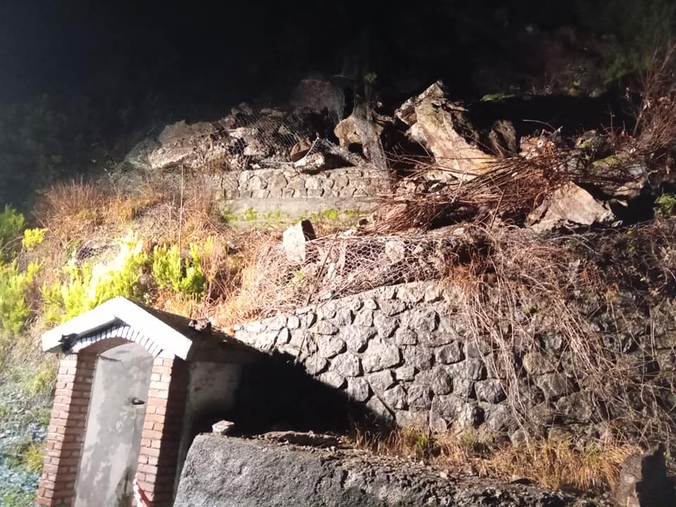 Maltempo frana strada Garfagnana isolati Fornovolasco San Pellegrinetto