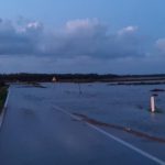 Maltempo Sardegna: esonda lo stagno di S’Ena Arrubia nell’Oristanese, chiusa strada provinciale [FOTO e VIDEO]