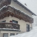 Maltempo, tanta pioggia e neve al Nordest: pericolo valanghe in Friuli, mezzo metro di neve a Cortina [FOTO]