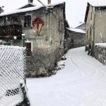 Maltempo Lombardia, fitte nevicate in Valtellina e Valchiavenna: scenari da fiaba a Livigno e Bormio [FOTO e VIDEO]