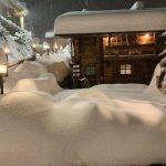 Maltempo Lombardia, pioggia battente e nevicate in Valtellina: punte di 72mm, alto rischio valanghe [FOTO]