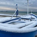 Maltempo Liguria, 35cm di neve nel Savonese: imbiancata anche la costa tra Genova e Albenga, vento oltre i 140km/h [FOTO]