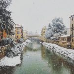Maltempo in Veneto, lo straordinario spettacolo della neve a Vicenza: città completamente imbiancata [FOTO]