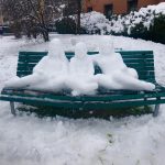 “Insieme verso il domani”, a Milano una speciale scultura di neve per augurare a tutti un futuro luminoso [FOTO]